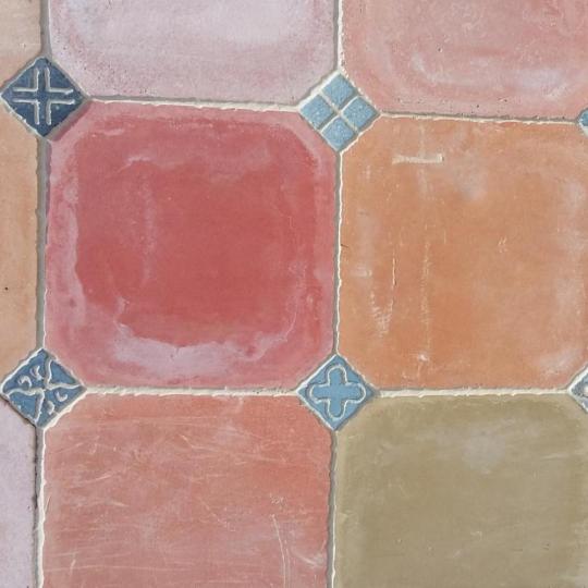 szines country paraszthaz pasztell falburkolat mediterran klasszikus furdoszoba burkolat csempe cementlap provansz provence toszkana lakberendezes.jpg